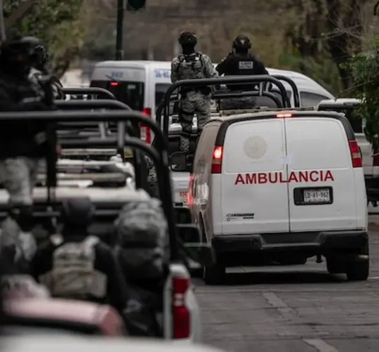 El representante jurídico, identificado como portavoz de los familiares de la persona fallecida, presentó una solicitud formal.