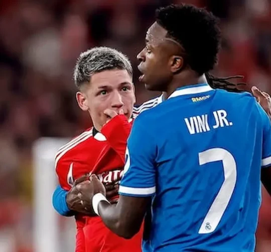 El argentino Gianluca Prestianni supuestamente profirió insultos racistas hacia Vinicius Júnior.