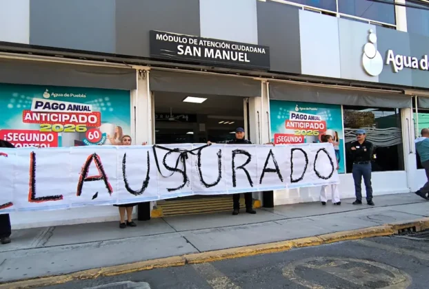 manufestantes en agua de puebla
