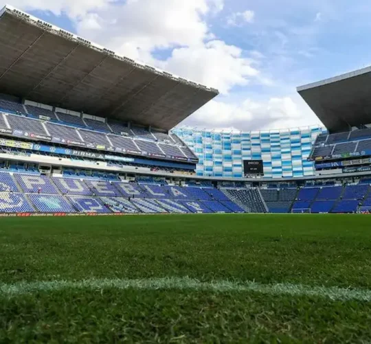 la cancha del Cuauhtémoc fue remodelada para cumplir con los lineamientos de la FIFA