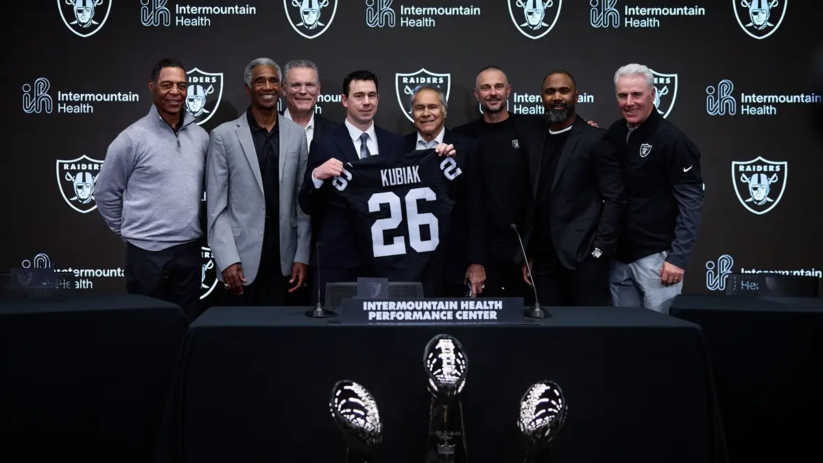 Kubiak llega en sustitución del veterano entrenador Pete Carroll