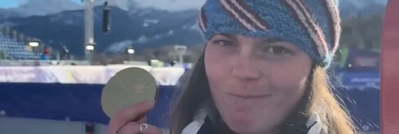 Medallas olímpicas se sueltan del listón durante celebraciones