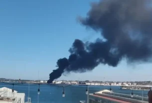 En la misma bahía atracaron esta semana los dos buques de la Armada de México