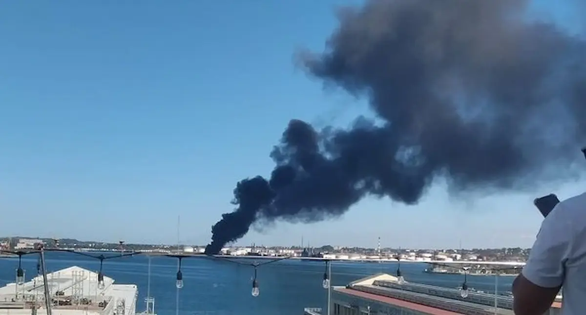 En la misma bahía atracaron esta semana los dos buques de la Armada de México