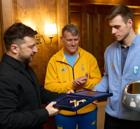 Zelensky elogió al ucraniano por honrar “la memoria de los deportistas asesinados por Rusia, deportistas que nunca volverán a competir debido a la agresión rusa”.