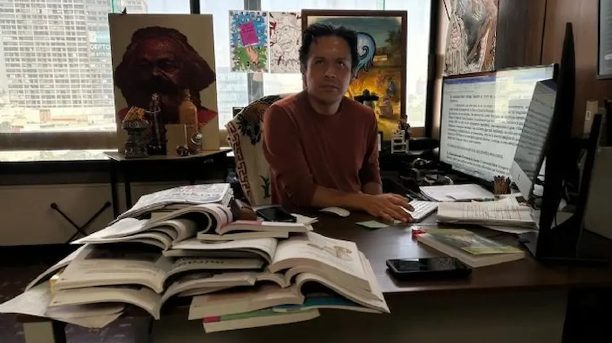 Arriaga Navarro ha denunciado que su despido fue un “despojo” que forma parte de una estrategia para borrar la “memoria histórica” de los libros que él diseñó.