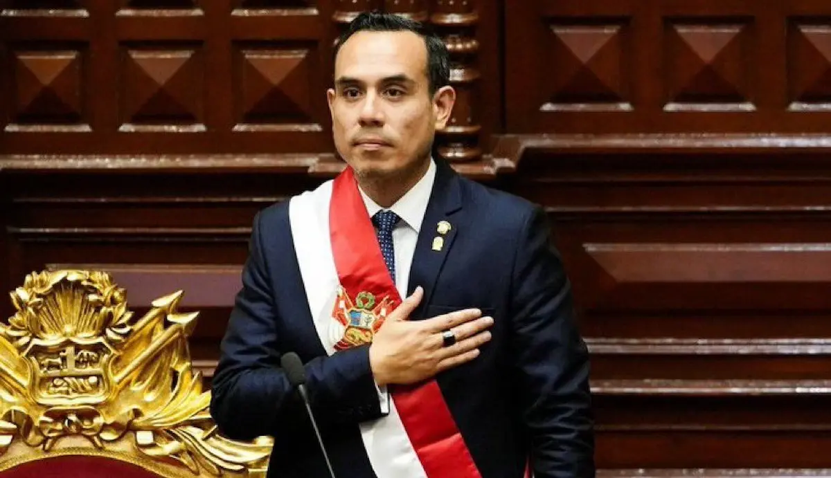 Fue destituido tras descubrirse reuniones semisecretas con empresarios chinos contratistas del Estado