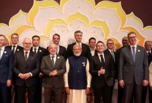 Debatieron las oportunidades y riesgos de la inteligencia artificial .