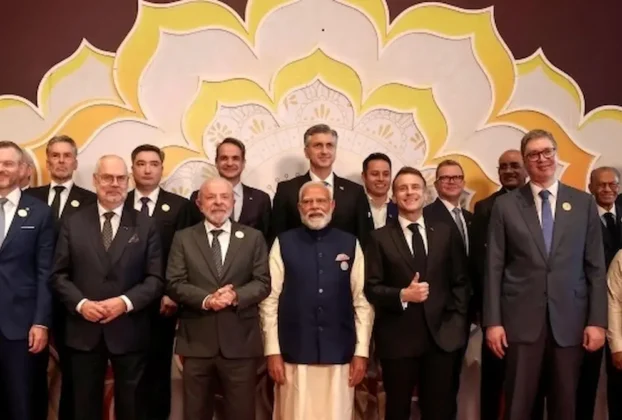 Debatieron las oportunidades y riesgos de la inteligencia artificial .