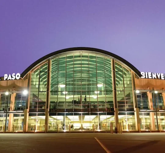 La suspensión de vuelos fue cancelada por la mañana