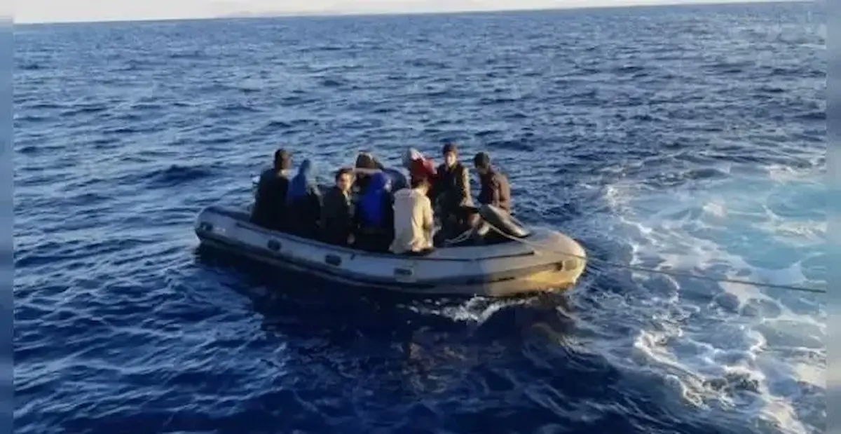 La embarcación de los migrantes volcó durante un intento de rescate.