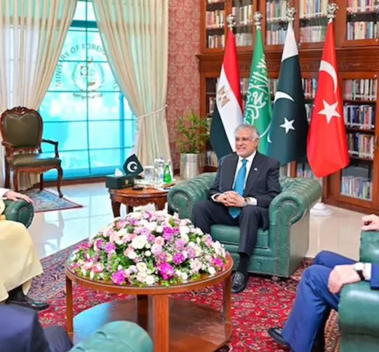 Pakistán ha surgido como mediador al tener relaciones relativamente buenas tanto con Washington como con Teherán.