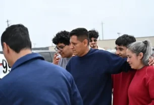 Las autoridades migratorias de Texas liberaron a dos jóvenes mexicanos, estudiantes y galardonados músicos de mariachi, y su familia
