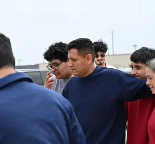 Las autoridades migratorias de Texas liberaron a dos jóvenes mexicanos, estudiantes y galardonados músicos de mariachi, y su familia