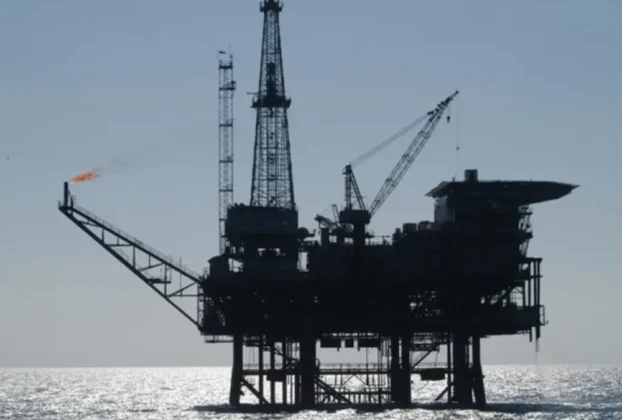 Los precios del petróleo se dispararon a niveles sin precedentes desde 2023