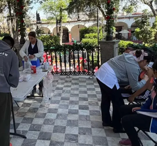 se continuará vacunando a la población con el objetivo de contener el brote de la enfermedad en el país.