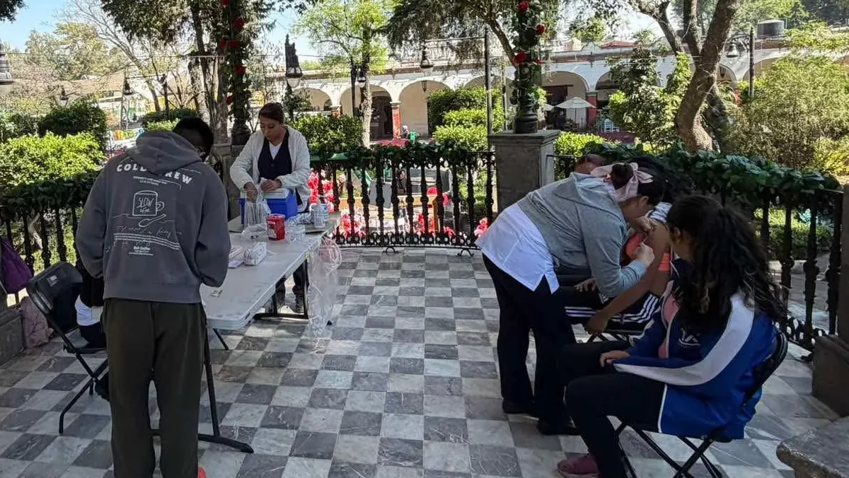 se continuará vacunando a la población con el objetivo de contener el brote de la enfermedad en el país.