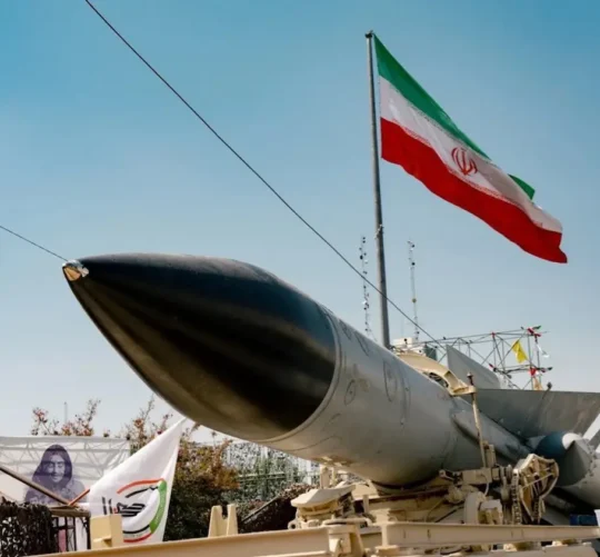 Teherán disparó misiles y drones contra aeropuertos, bases militares y zonas residenciales de los ricos Emiratos Árabes Unidos, Arabia Saudita, Qatar o Kuwait.