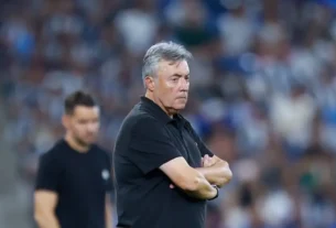 La directiva del club regio confirmó la salida del estratega