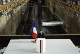 También anunció la construcción de un nuevo submarino nuclear capaz de lanzar misiles atómicos, que bautizará como ‘El invencible’