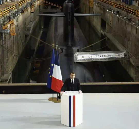 También anunció la construcción de un nuevo submarino nuclear capaz de lanzar misiles atómicos, que bautizará como ‘El invencible’