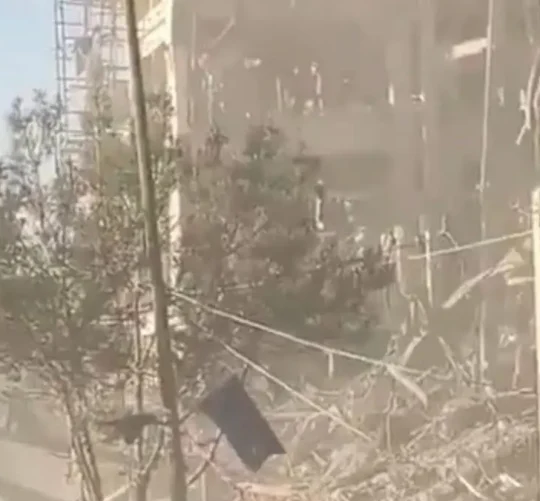 En ese momento no se encontraban reunidos los clérigos en el edificio.