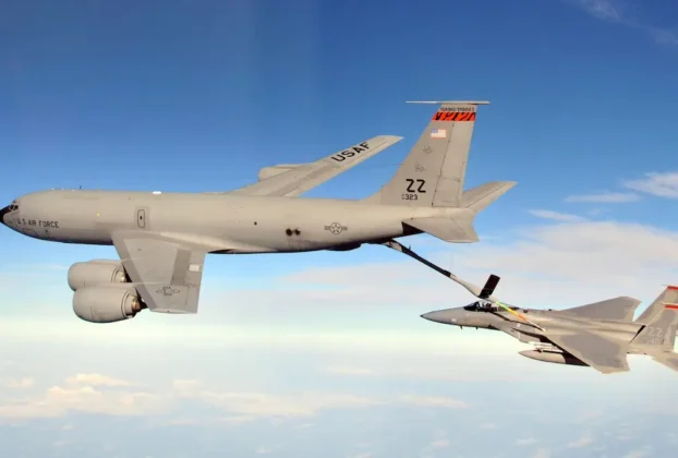 Un portavoz del Comando Unificado de Operaciones Khatam al-Anbiya informó de que el avión del Ejército estadounidense fue “alcanzado por un misil de los grupos de resistencia en el oeste de Irak”