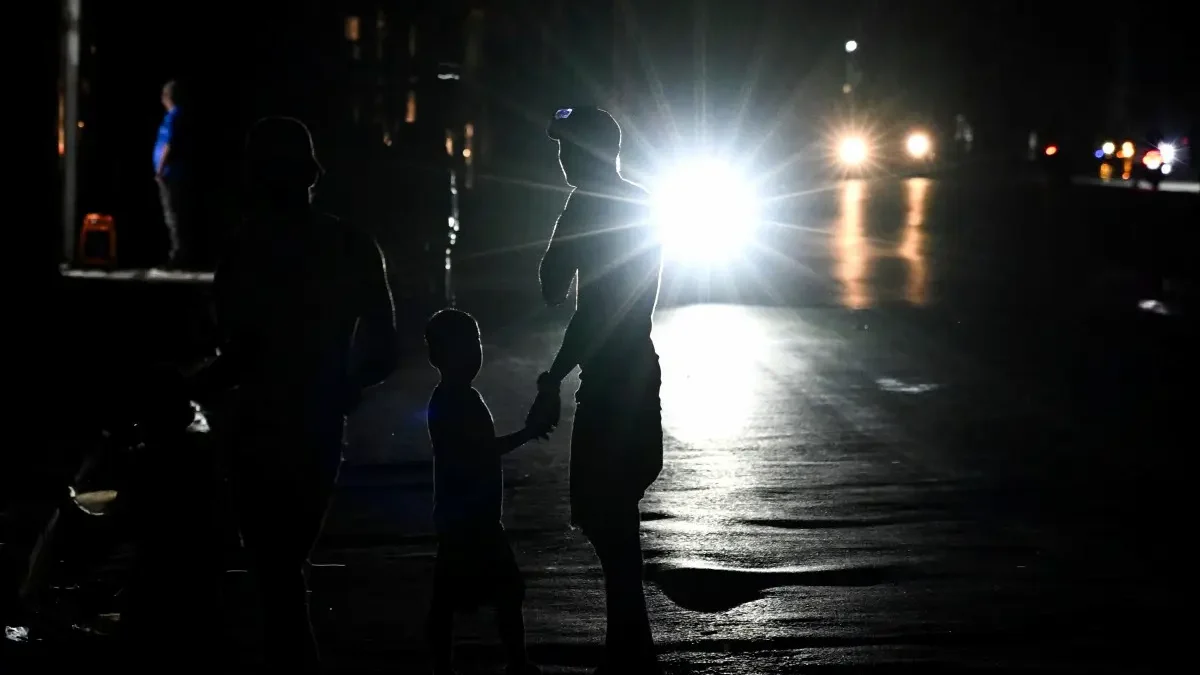 Nueve millones de personas se quedan sin corriente en el sexto apagón nacional en año y medio en Cuba.