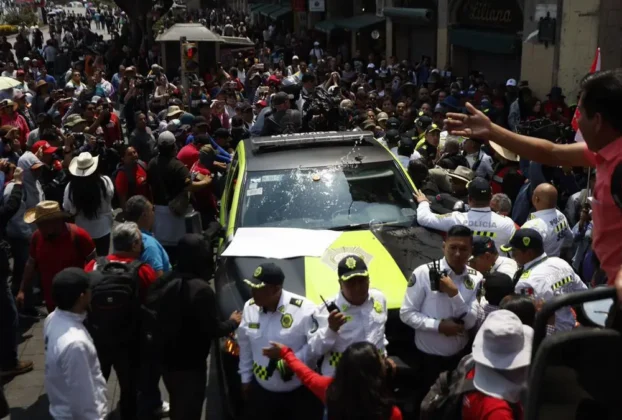 Los profesores exigen, además de un aumento salarial del 100 %, la abrogación inmediata de la Ley del Instituto de Seguridad y Servicios Sociales de los Trabajadores del Estado (ISSSTE) de 2007 y la reforma educativa de 2019.