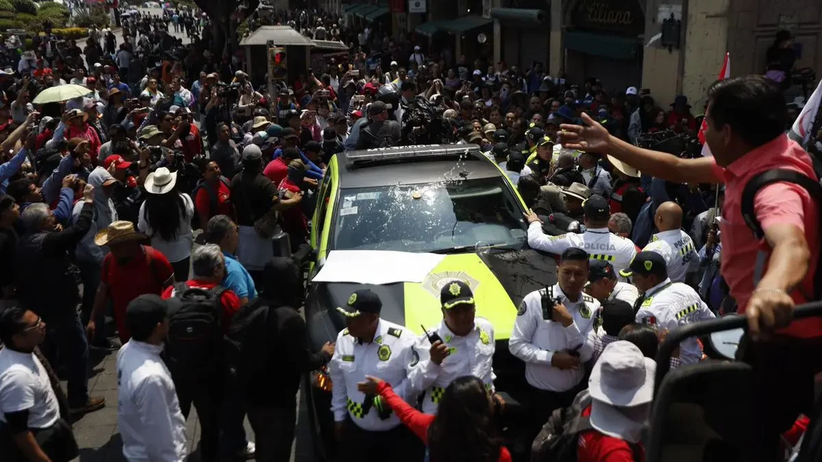 Los profesores exigen, además de un aumento salarial del 100 %, la abrogación inmediata de la Ley del Instituto de Seguridad y Servicios Sociales de los Trabajadores del Estado (ISSSTE) de 2007 y la reforma educativa de 2019.