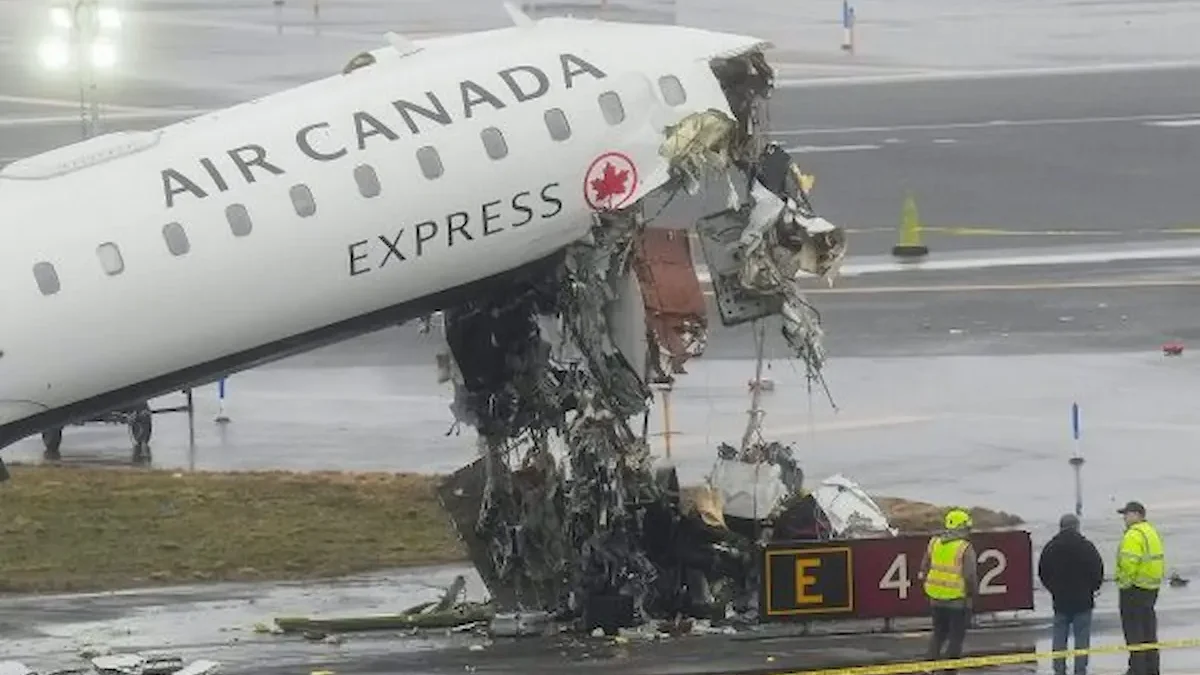 Al menos dos muertos tras choque entre avión y un camión de bomberos