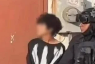 El ataque armado al interior de la Preparatoria Anton Makárenko, en Lázaro Cárdenas, Michoacán, dejó como saldo preliminar a dos maestras sin vida y un estudiante detenido.