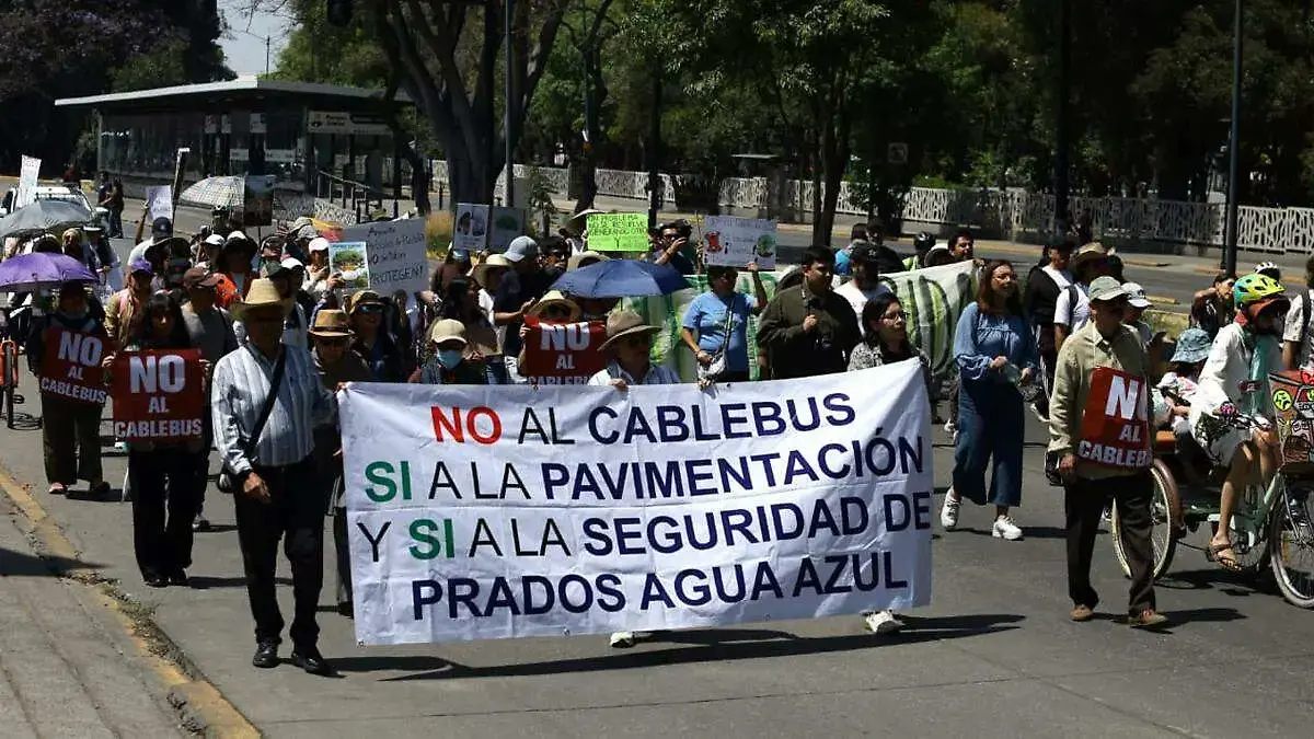 foto de manifestacion en contra del cable bus