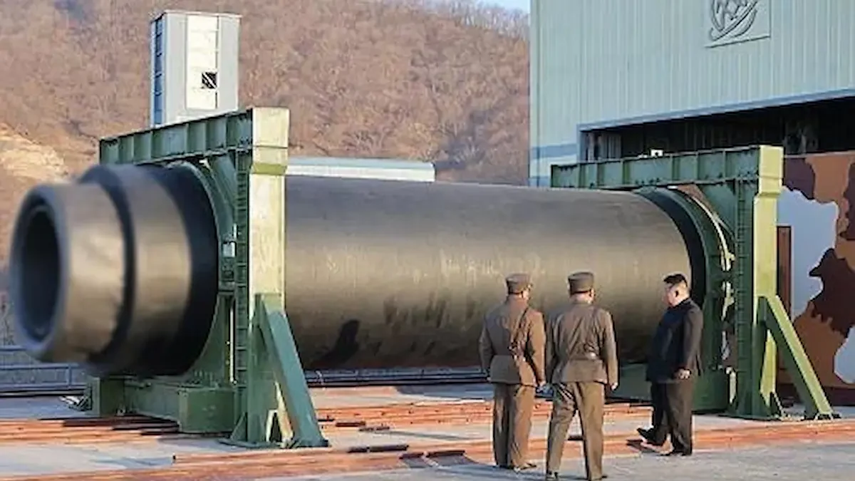 Kim presenció la prueba en tierra del motor recientemente mejorado, que utiliza un material compuesto de fibra de carbono