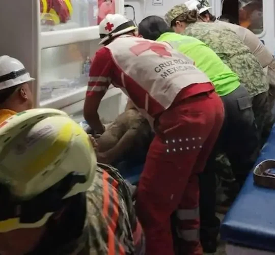 El rescate ocurrió a las 00:25 horas (tiempo local) del lunes 30 de marzo.