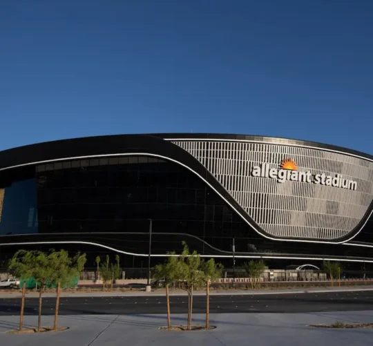 El Allegiant Stadium fue sede del Super Bowl del 2023 en el que los Kansas City Chiefs vencieron 25-22 a los San Francisco 49ers en tiempo extra.