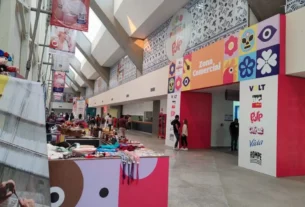 pasillos en el centro expositor de la feria