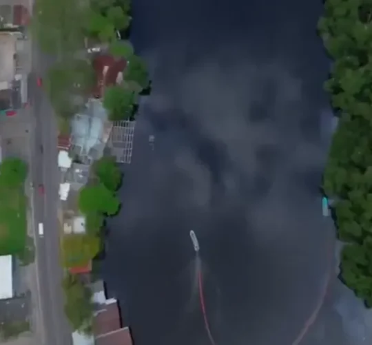 La Secretaría de Marina, a través de la Capitanía Regional de Dos Bocas, Tabasco, alertó por la presencia de residuos de hidrocarburos en inmediaciones del río Seco