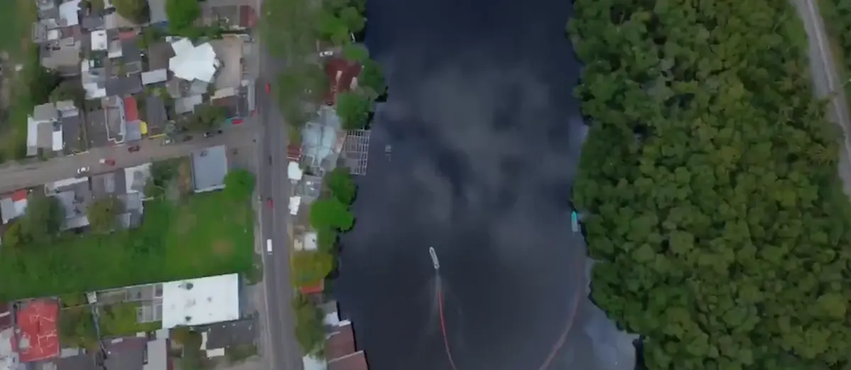 La Secretaría de Marina, a través de la Capitanía Regional de Dos Bocas, Tabasco, alertó por la presencia de residuos de hidrocarburos en inmediaciones del río Seco