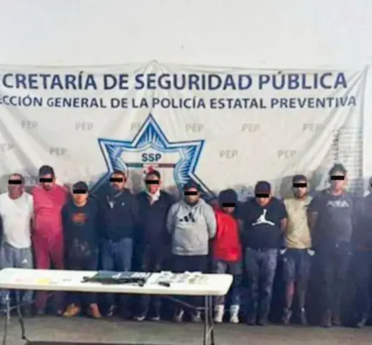 Son 15 hombres y una mujer capturados durante un cateo ejecutado por el personal naval y policial