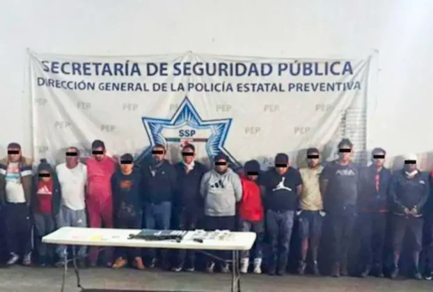 Son 15 hombres y una mujer capturados durante un cateo ejecutado por el personal naval y policial