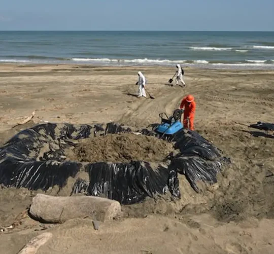 Ninguna autoridad ha informado sobre la causa de la fuga de petróleo