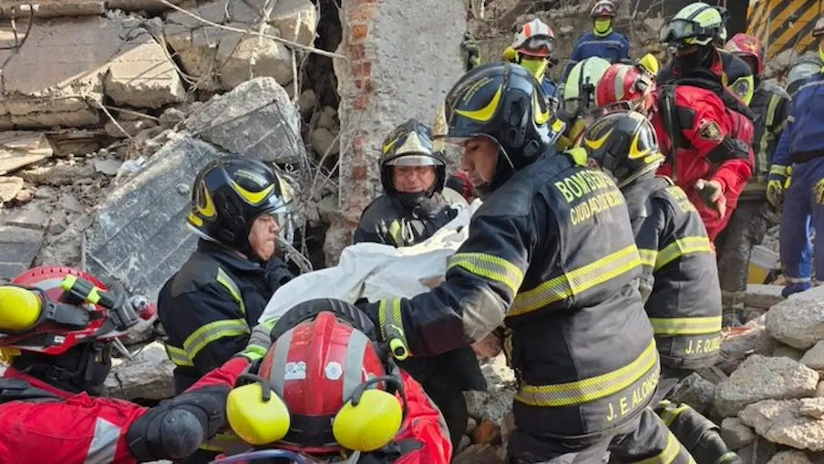 El director general del Heroico Cuerpo de Bomberos, Juan Manuel Pérez Cova, confirmó la tercera persona fallecida tras el colapso de un edificio la tarde del lunes en San Antonio Abad.