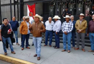 Después de cuatro horas de aguardar a las afueras de la dependencia, decidieron retirarse de las inmediaciones para definir las acciones que retomarán en el marco del paro nacional que iniciaron el lunes pasado.