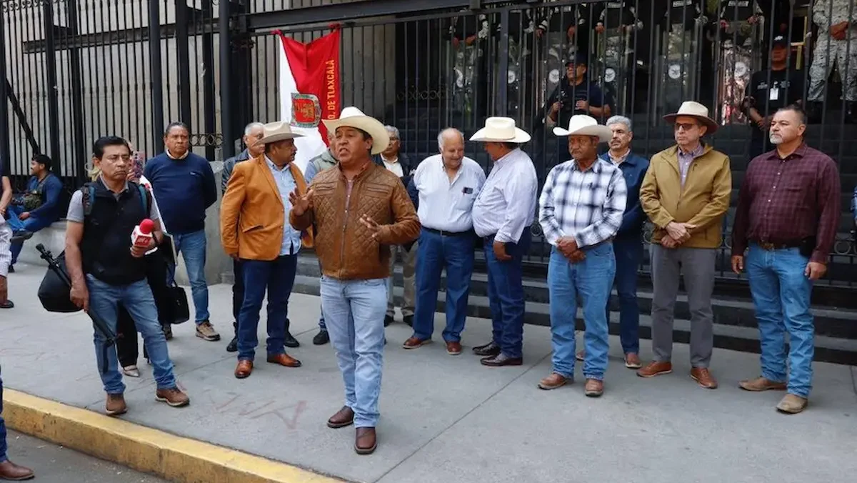 Después de cuatro horas de aguardar a las afueras de la dependencia, decidieron retirarse de las inmediaciones para definir las acciones que retomarán en el marco del paro nacional que iniciaron el lunes pasado.