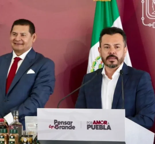 FOTO DE LA MAÑANERA del gobernador de puebla