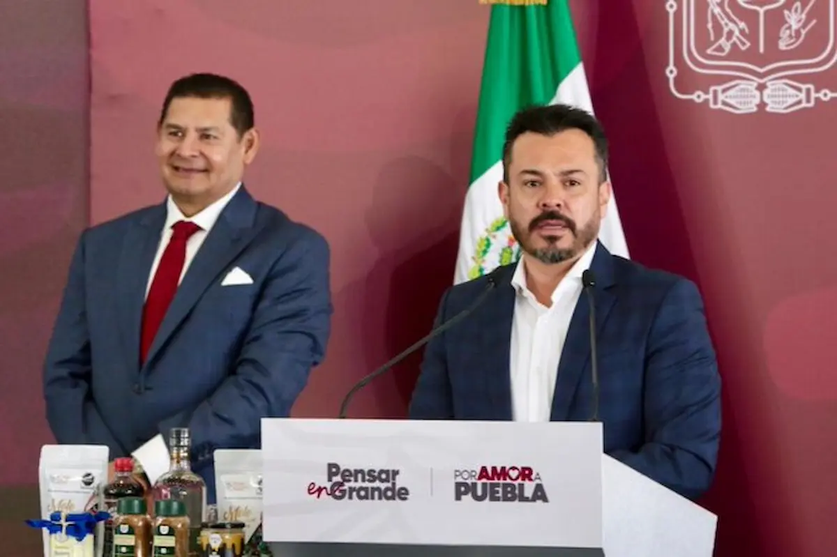 FOTO DE LA MAÑANERA del gobernador de puebla