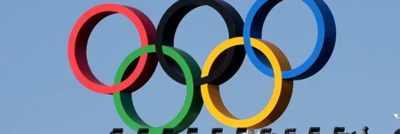 El Comité Olímpico Internacional (COI) asegura que no hay ninguna exclusión a los atletas transgénero y que, si logran clasificarse por sus méritos deportivos, podrán competir en los Juegos Olímpicos como los demás, pero deberán hacerlo en la categoría que corresponda a su sexo biológico.