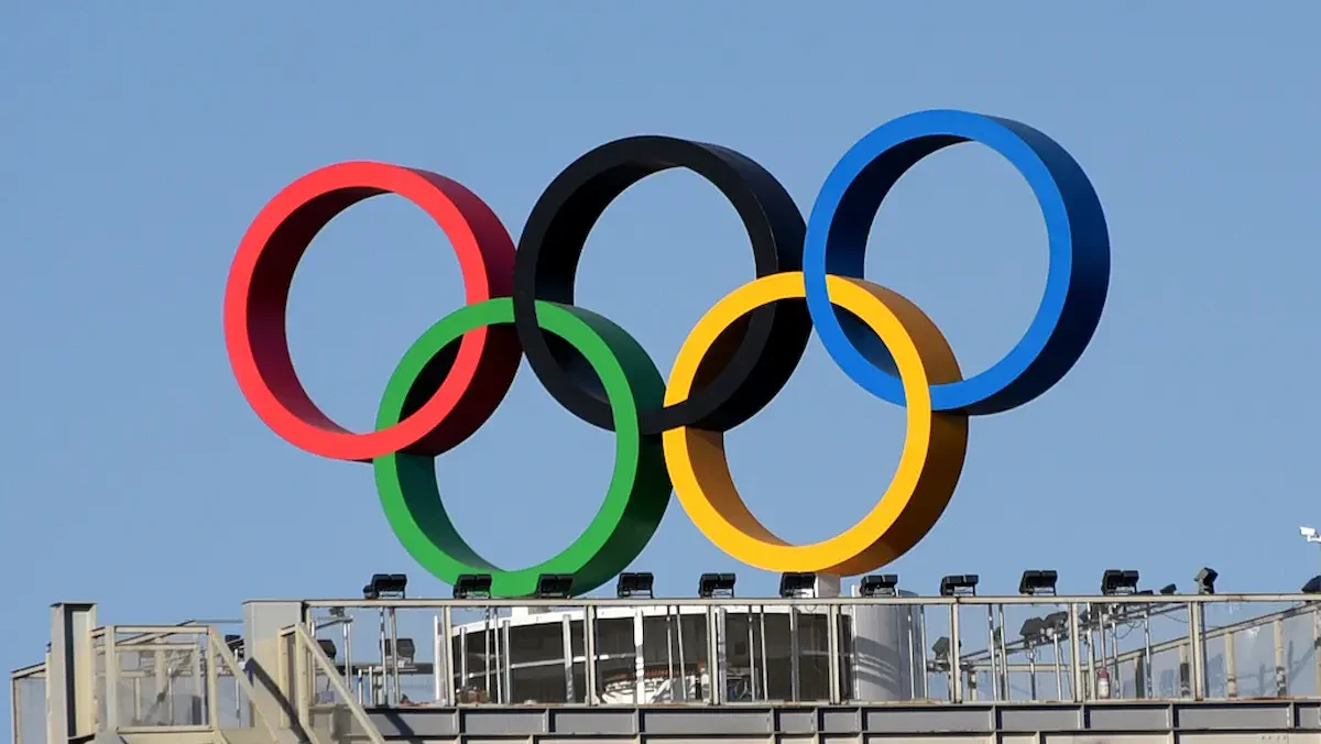 El Comité Olímpico Internacional (COI) asegura que no hay ninguna exclusión a los atletas transgénero y que, si logran clasificarse por sus méritos deportivos, podrán competir en los Juegos Olímpicos como los demás, pero deberán hacerlo en la categoría que corresponda a su sexo biológico.