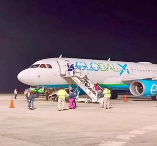 con base en datos del Instituto Nacional de Migración, 164 mil 44 corresponden a deportaciones por vía terrestre y 39 mil 4241, aérea.